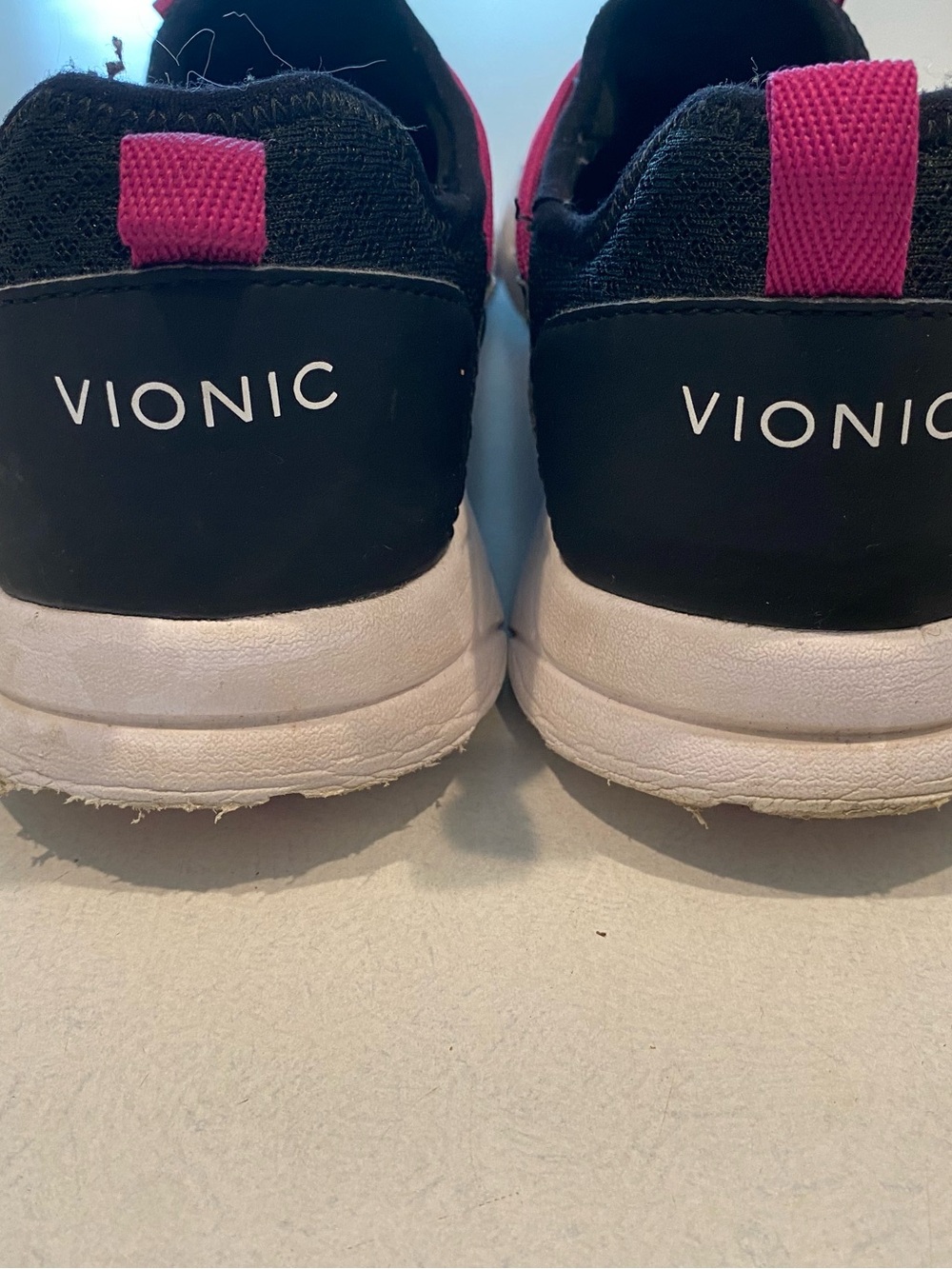 Women’s Vionic Zeliya Black Athletic Sneakers with Pink Accents Size 11 - Picture 4 of 8
